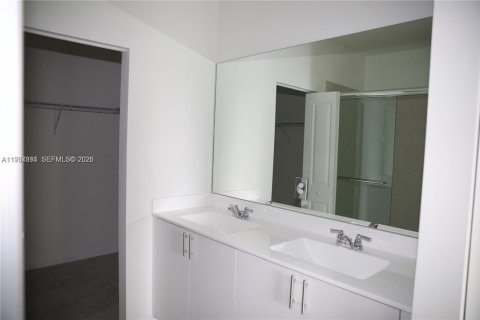 Townhouse in Dania Beach, Florida 3 bedrooms, 161.46 sq.m. № 1995636 - photo 27