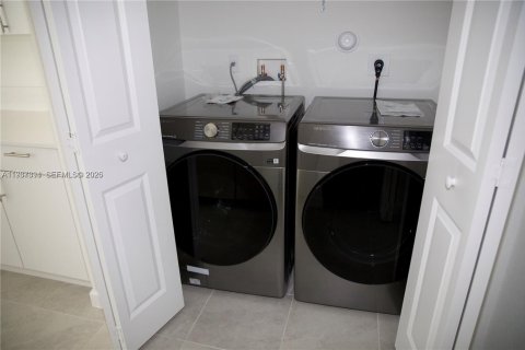 Townhouse in Dania Beach, Florida 3 bedrooms, 161.46 sq.m. № 1995636 - photo 19