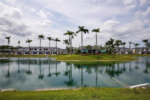 Townhouse in Dania Beach, Florida 3 bedrooms, 161.46 sq.m. № 1995636 - photo 11