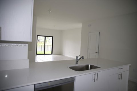 Townhouse in Dania Beach, Florida 3 bedrooms, 161.46 sq.m. № 1995636 - photo 16