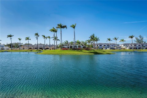 Townhouse in Dania Beach, Florida 3 bedrooms, 161.46 sq.m. № 1995636 - photo 9