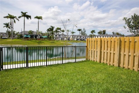 Townhouse in Dania Beach, Florida 3 bedrooms, 161.46 sq.m. № 1995636 - photo 3