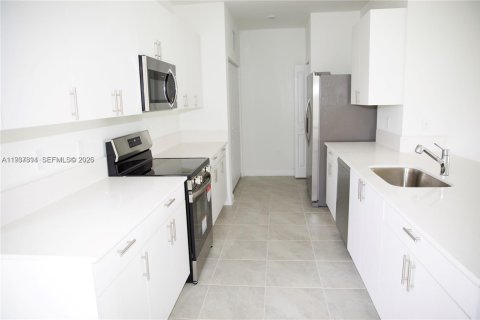 Townhouse in Dania Beach, Florida 3 bedrooms, 161.46 sq.m. № 1995636 - photo 17