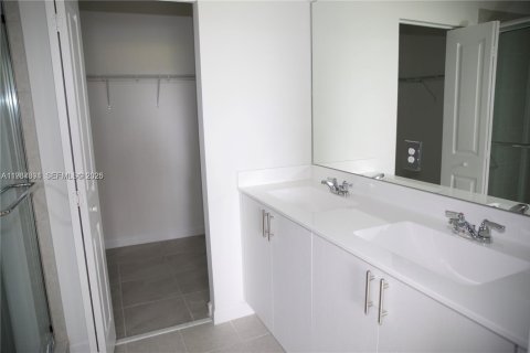 Townhouse in Dania Beach, Florida 3 bedrooms, 161.46 sq.m. № 1995636 - photo 28