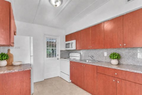 Villa ou maison à vendre à Opa-locka, Floride: 3 chambres, 87.79 m2 № 2388498 - photo 9
