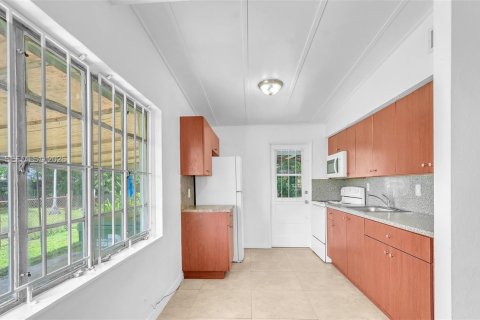 Villa ou maison à vendre à Opa-locka, Floride: 3 chambres, 87.79 m2 № 2388498 - photo 20