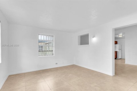 Villa ou maison à vendre à Opa-locka, Floride: 3 chambres, 87.79 m2 № 2388498 - photo 15
