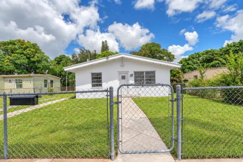 Villa ou maison à vendre à Opa-locka, Floride: 3 chambres, 87.79 m2 № 2388498 - photo 27
