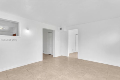 Villa ou maison à vendre à Opa-locka, Floride: 3 chambres, 87.79 m2 № 2388498 - photo 16