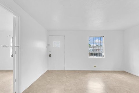 Villa ou maison à vendre à Opa-locka, Floride: 3 chambres, 87.79 m2 № 2388498 - photo 14
