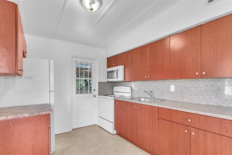 Villa ou maison à vendre à Opa-locka, Floride: 3 chambres, 87.79 m2 № 2388498 - photo 18