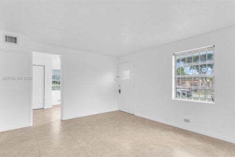 Villa ou maison à vendre à Opa-locka, Floride: 3 chambres, 87.79 m2 № 2388498 - photo 13