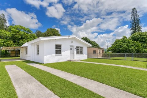 Villa ou maison à Opa-locka, Floride 3 chambres, 87.79 m2 № 2388498