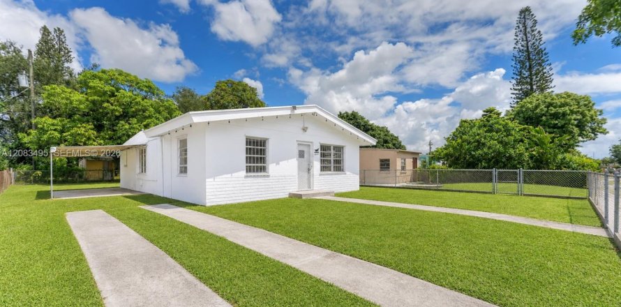 Villa ou maison à Opa-locka, Floride 3 chambres, 87.79 m2 № 2388498