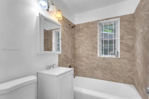 Villa ou maison à vendre à Opa-locka, Floride: 3 chambres, 87.79 m2 № 2388498 - photo 24