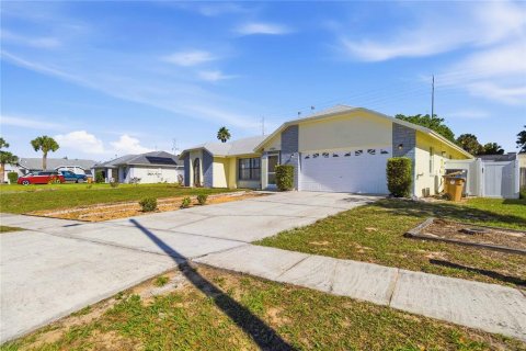 Villa ou maison à vendre à Kissimmee, Floride: 4 chambres, 164.44 m2 № 2226364 - photo 4