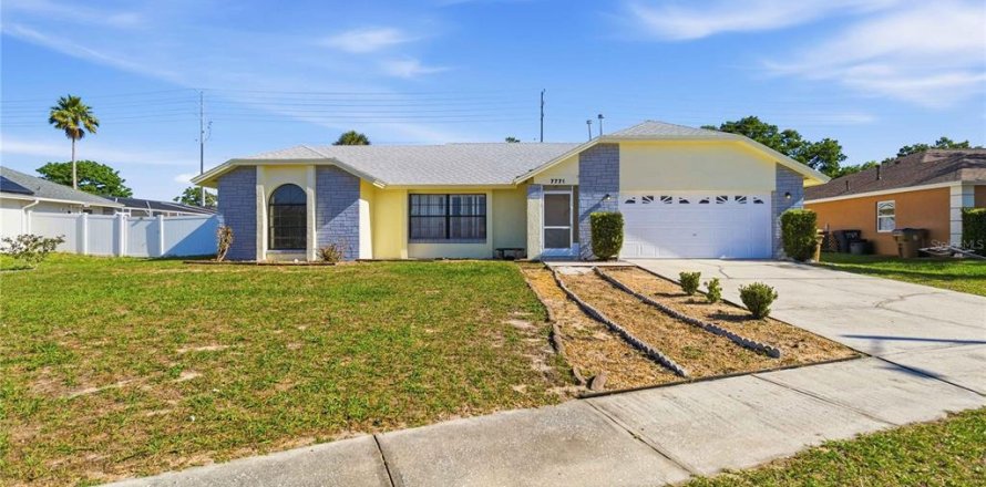 Villa ou maison à Kissimmee, Floride 4 chambres, 164.44 m2 № 2226364