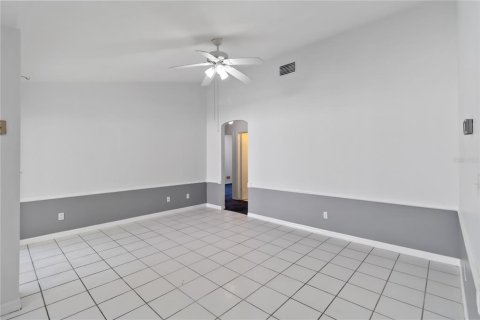 Villa ou maison à vendre à Kissimmee, Floride: 4 chambres, 164.44 m2 № 2226364 - photo 15