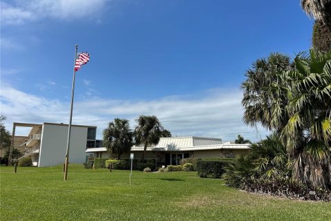 Condo in Bradenton, Florida, 1 bedroom № 2213608 - photo 18