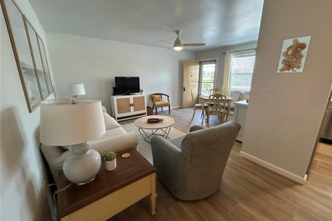 Condo in Bradenton, Florida, 1 bedroom № 2213608 - photo 8