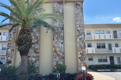 Condo in Bradenton, Florida, 1 bedroom № 2213608 - photo 2