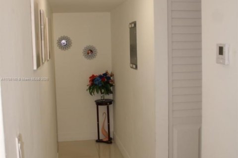 Copropriété à vendre à Miami, Floride: 3 chambres, 108.51 m2 № 2013503 - photo 11