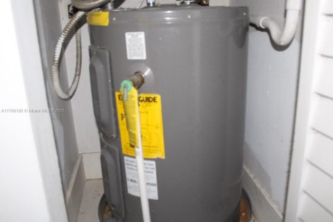 Copropriété à vendre à Miami, Floride: 3 chambres, 108.51 m2 № 2013503 - photo 21