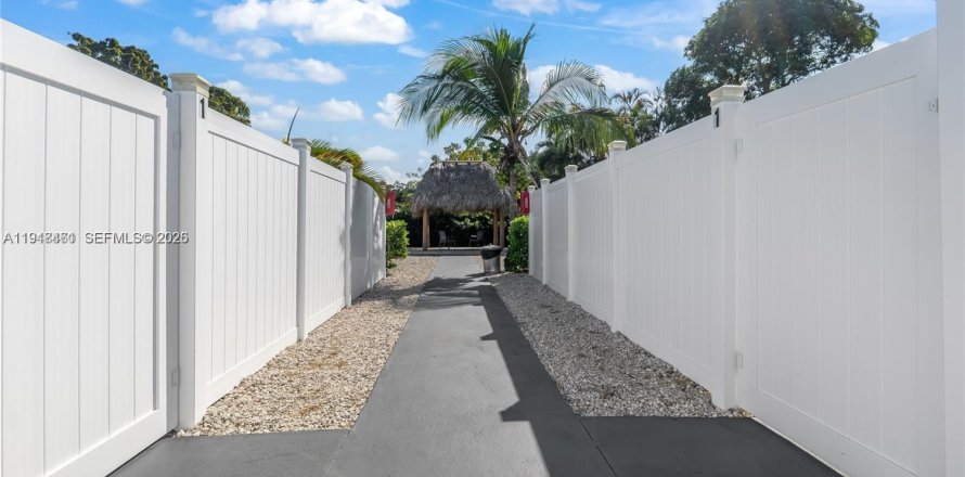 Дом в Форт-Лодердейл, Флорида 4 спальни, 165.83м2 № 2026974