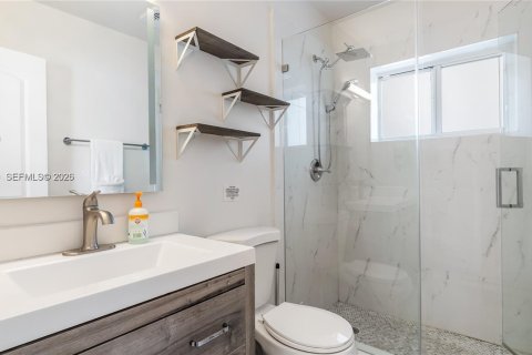 Купить виллу или дом в Форт-Лодердейл, Флорида 4 спальни, 165.83м2, № 2026974 - фото 15