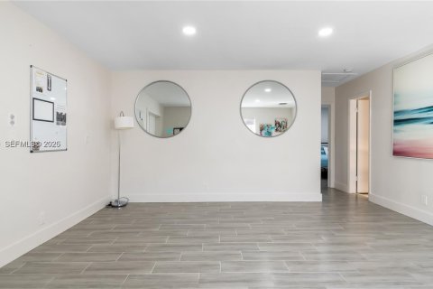 Купить виллу или дом в Форт-Лодердейл, Флорида 4 спальни, 165.83м2, № 2026974 - фото 6