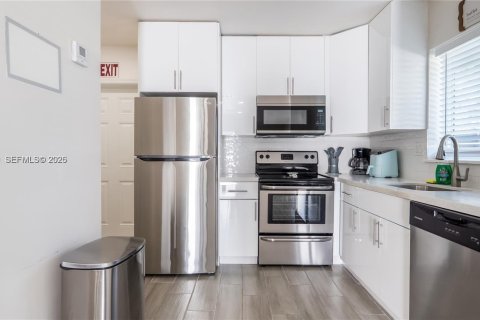 Купить виллу или дом в Форт-Лодердейл, Флорида 4 спальни, 165.83м2, № 2026974 - фото 25