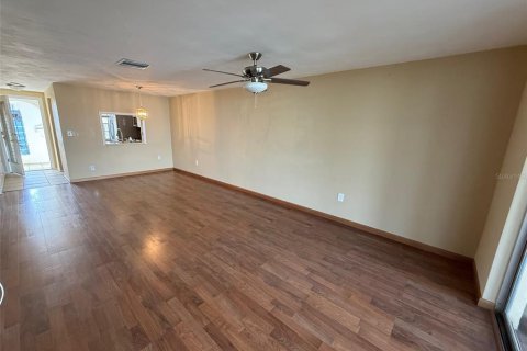 Copropriété à vendre à New Port Richey, Floride: 2 chambres, 77.2 m2 № 1902546 - photo 3