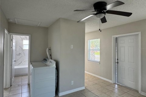 Casa en alquiler en Plant City, Florida, 2 dormitorios, 74.32 m2 № 1908885 - foto 5