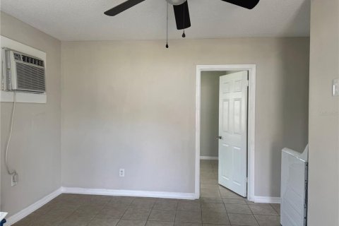 Casa en alquiler en Plant City, Florida, 2 dormitorios, 74.32 m2 № 1908885 - foto 3