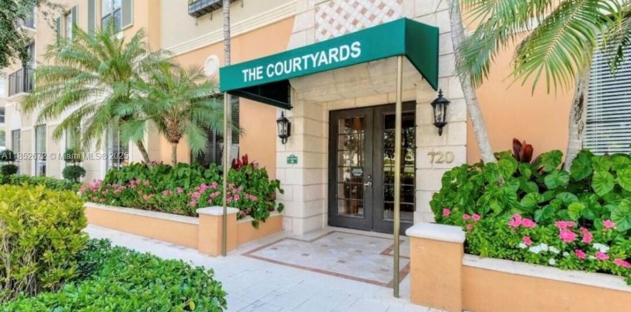 Condominio en West Palm Beach, Florida, 1 dormitorio  № 1880079