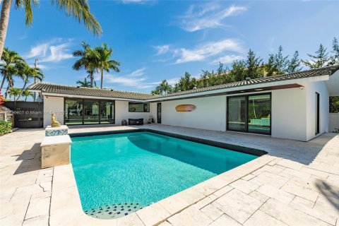 House in North Miami, Florida 4 bedrooms, 230.4 sq.m. № 1709177 - photo 29