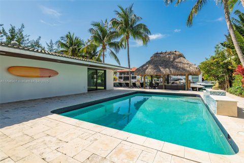 House in North Miami, Florida 4 bedrooms, 230.4 sq.m. № 1709177 - photo 28