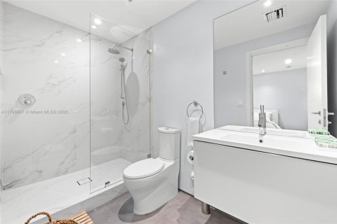 House in North Miami, Florida 4 bedrooms, 230.4 sq.m. № 1709177 - photo 23