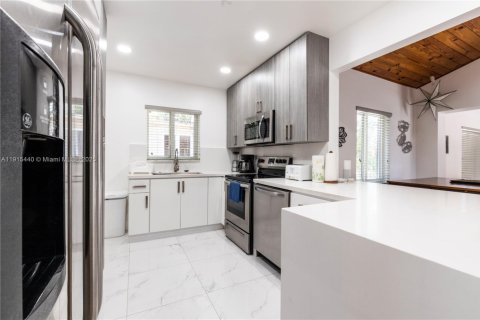 Villa ou maison à vendre à Miami, Floride: 5 chambres, 199.74 m2 № 2054890 - photo 19