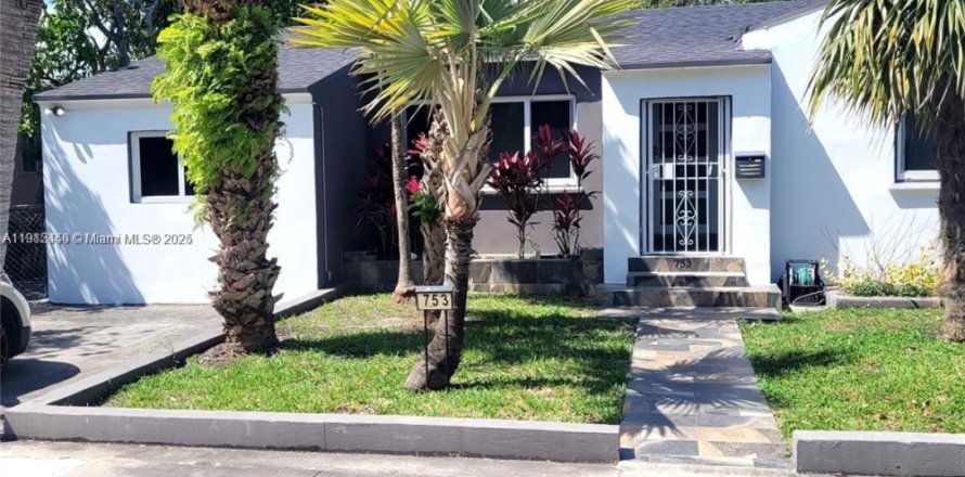 Villa ou maison à Miami, Floride 5 chambres, 199.74 m2 № 2054890