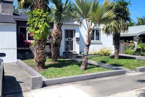 Villa ou maison à vendre à Miami, Floride: 5 chambres, 199.74 m2 № 2054890 - photo 3