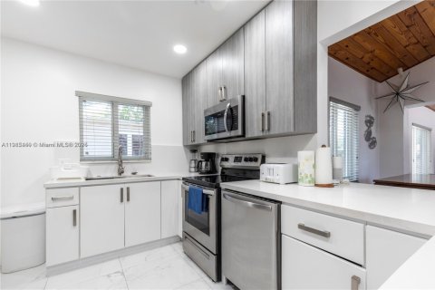 Villa ou maison à vendre à Miami, Floride: 5 chambres, 199.74 m2 № 2054890 - photo 26