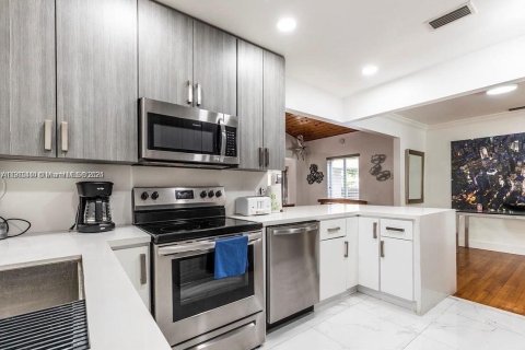 Villa ou maison à vendre à Miami, Floride: 5 chambres, 199.74 m2 № 2054890 - photo 22