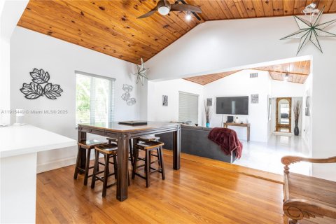 Villa ou maison à vendre à Miami, Floride: 5 chambres, 199.74 m2 № 2054890 - photo 28