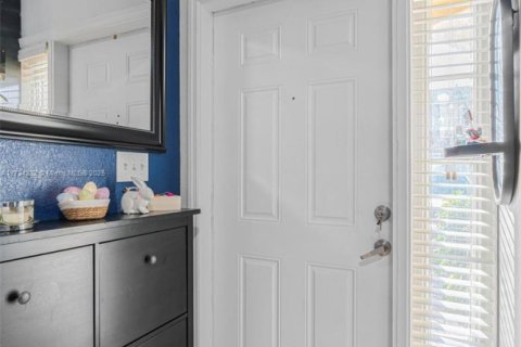 Adosado en venta en North Miami Beach, Florida, 3 dormitorios, 109.81 m2 № 1981526 - foto 8