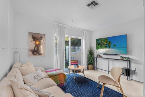 Adosado en venta en North Miami Beach, Florida, 3 dormitorios, 109.81 m2 № 1981526 - foto 3
