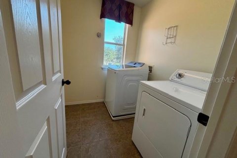 House in Orlando, Florida 3 bedrooms, 207.26 sq.m. № 2221177 - photo 28