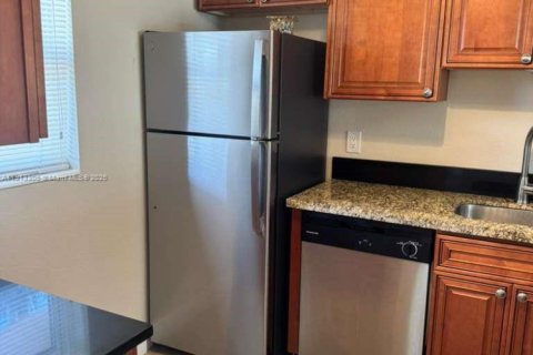 Condo in Lauderdale Lakes, Florida, 1 bedroom  № 2037809 - photo 4