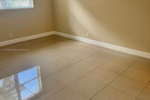 Condo in Lauderdale Lakes, Florida, 1 bedroom  № 2037809 - photo 7