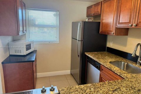 Condo in Lauderdale Lakes, Florida, 1 bedroom  № 2037809 - photo 5